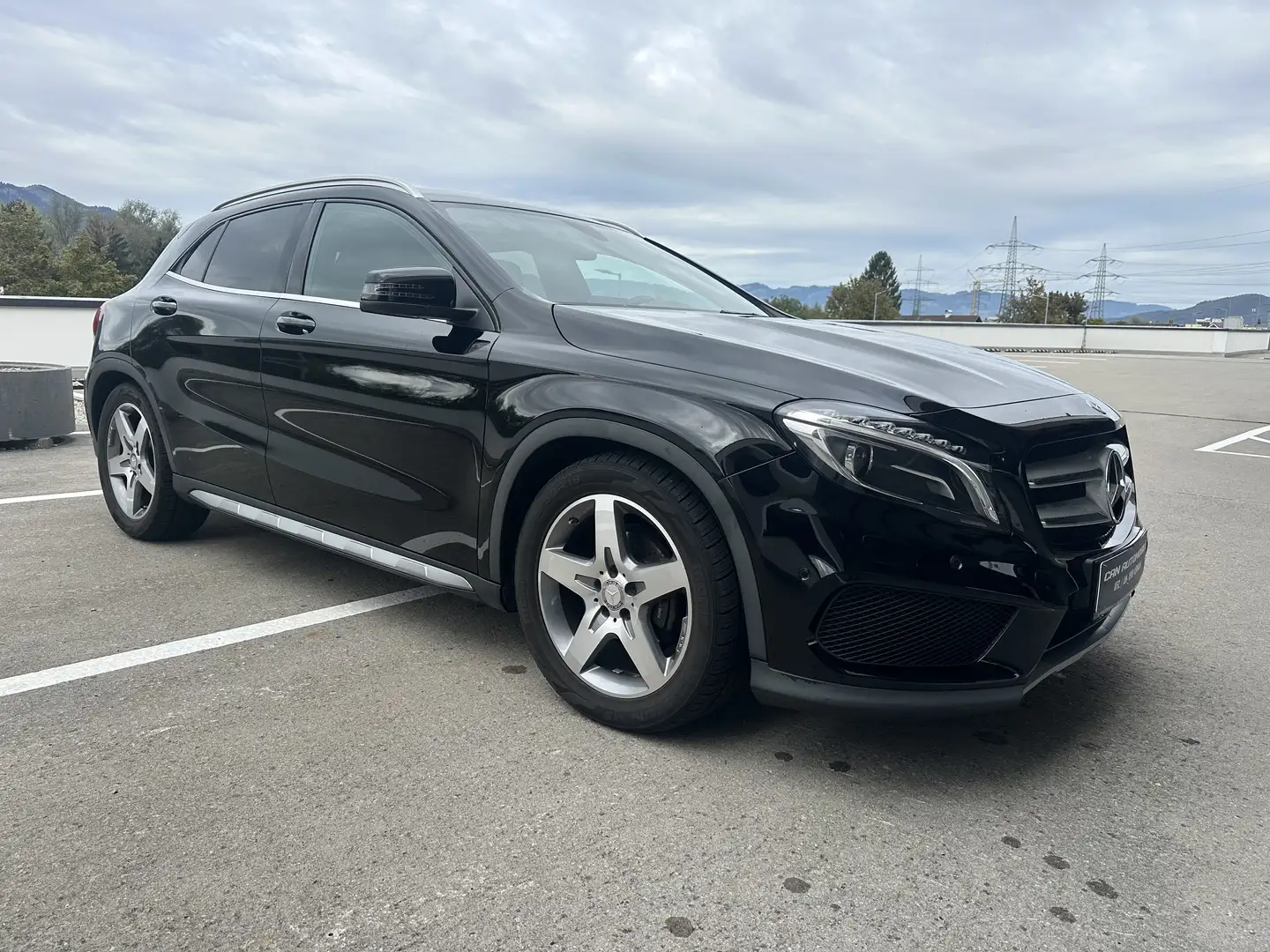 Mercedes-Benz GLA 200 4Matic AMG-Line Schwarz - 1