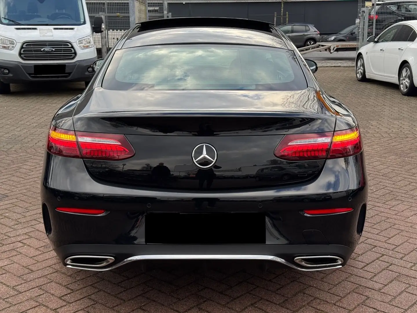 Mercedes-Benz E 300 Night Edition Schwarz - 2