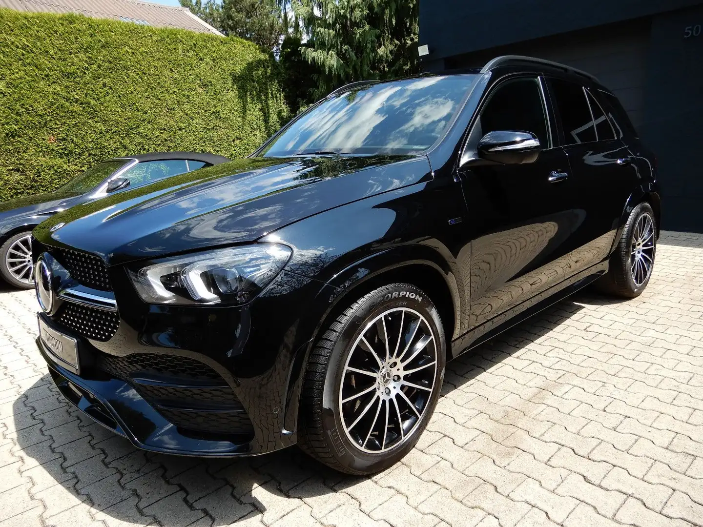 Mercedes-Benz GLE 350 GLE350e KEYLESS AIRMATIC NIGHT PANO AMG-LINE 21" Zwart - 1