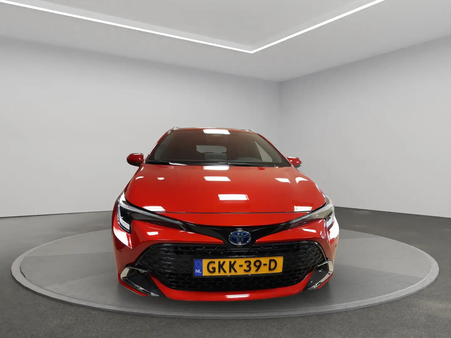 Toyota Corolla Touring Sports 1.8 Hybrid First Edition Adaptive C Rood - 2