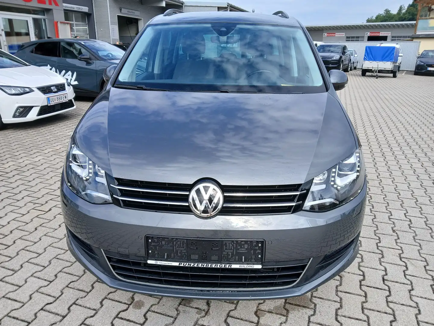 Volkswagen Sharan Business TDI SCR Grau - 2