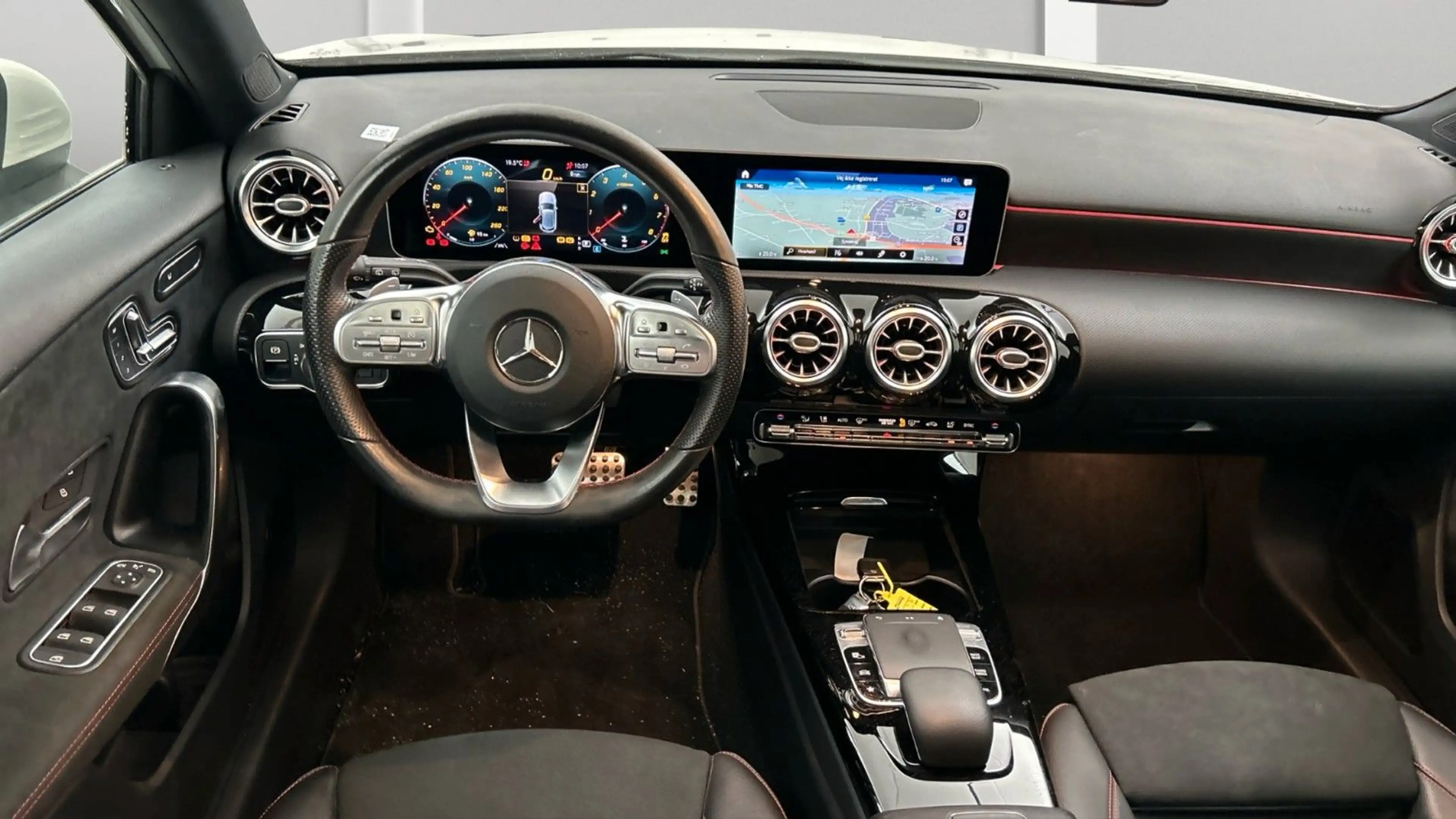 Mercedes-Benz A 200 AMG Leder Panorama Multibeam LED SHZ RFK — photo 9