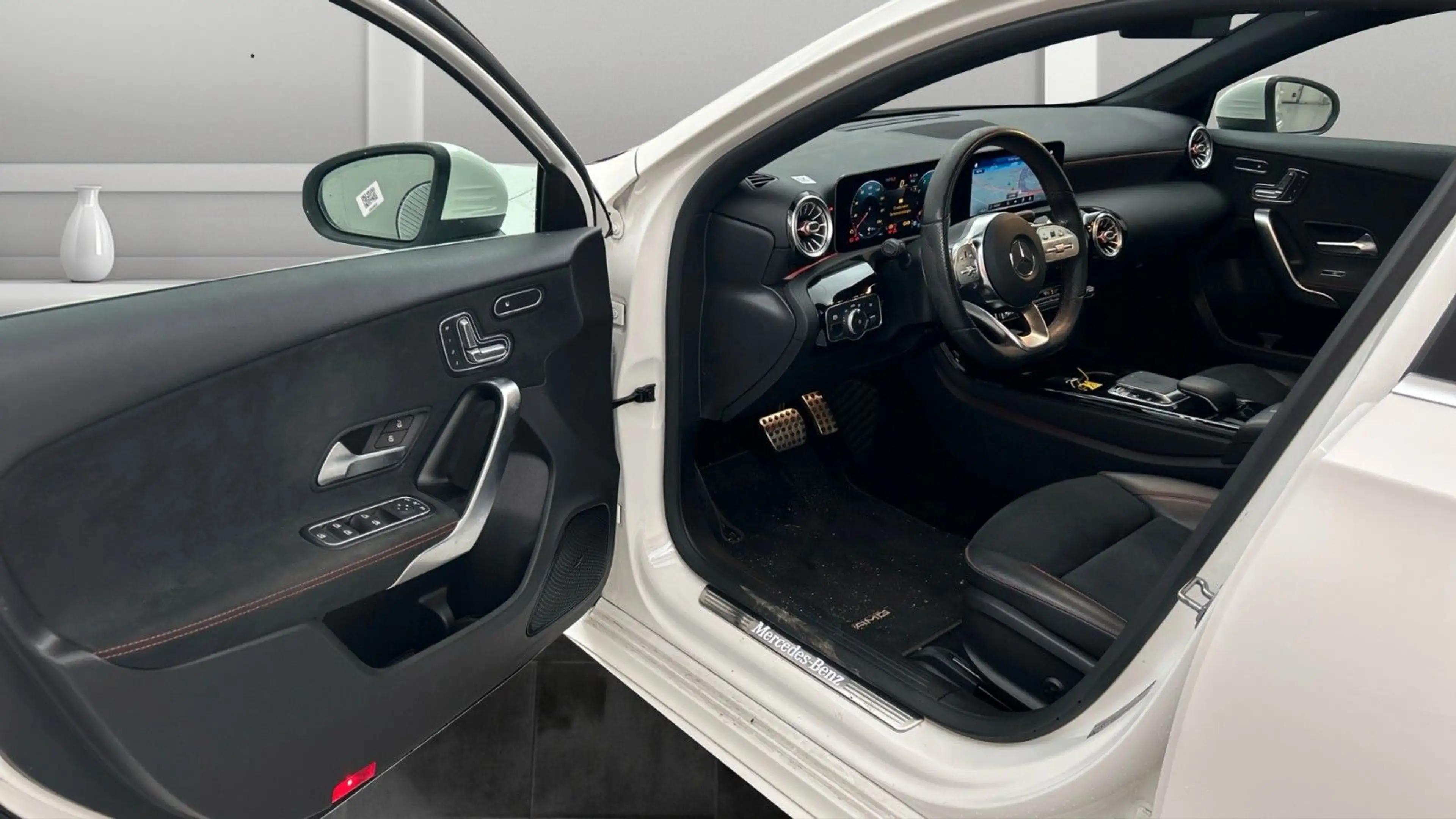 Mercedes-Benz A 200 AMG Leder Panorama Multibeam LED SHZ RFK — photo 14