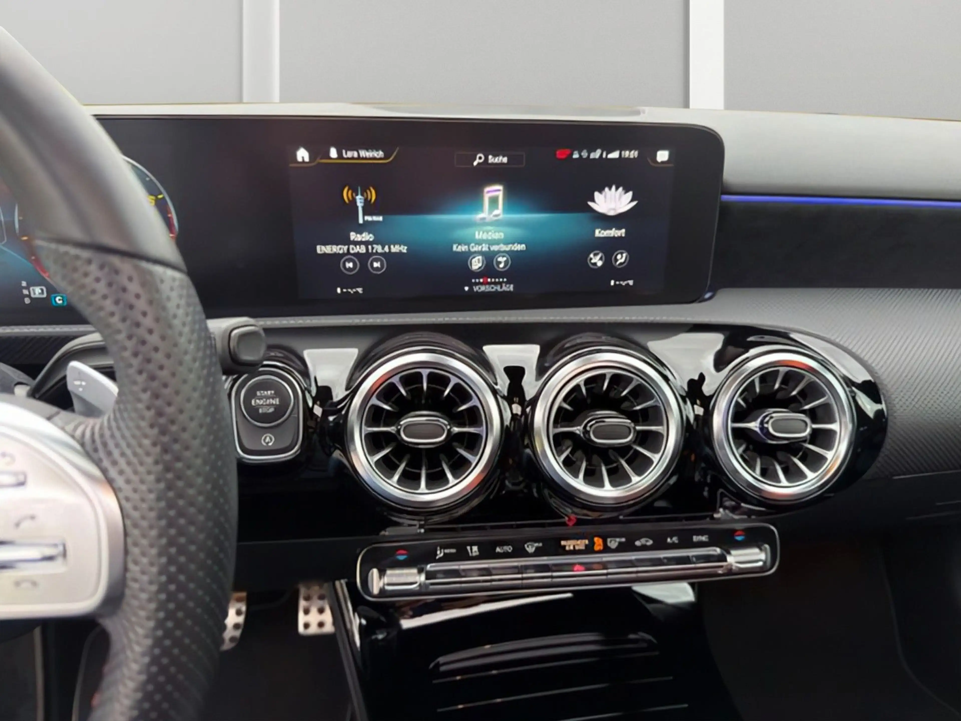 Mercedes-Benz A 200 AMG Leder Panorama Multibeam LED SHZ RFK — photo 10