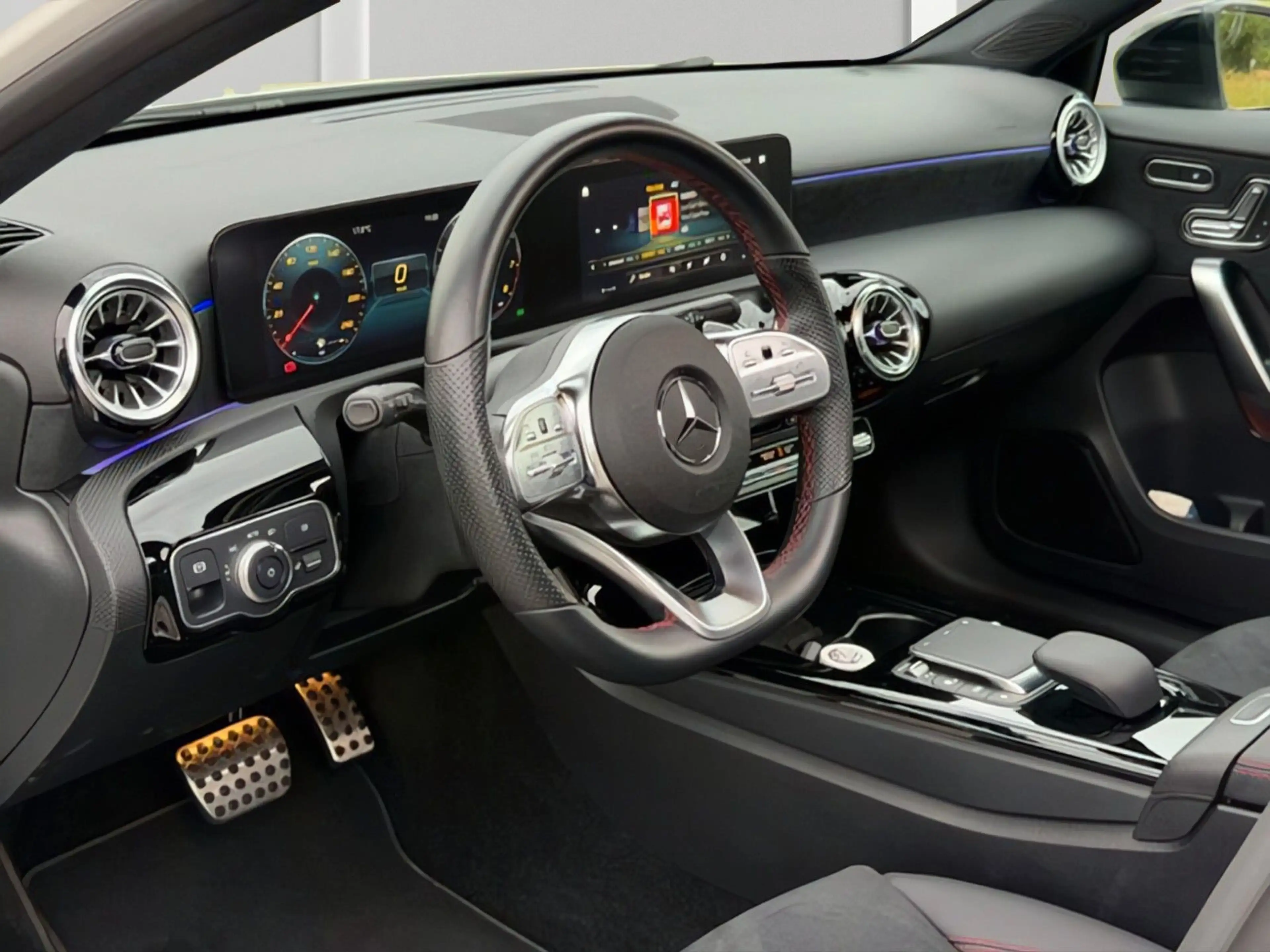 Mercedes-Benz A 200 AMG Leder Panorama Multibeam LED SHZ RFK — photo 7