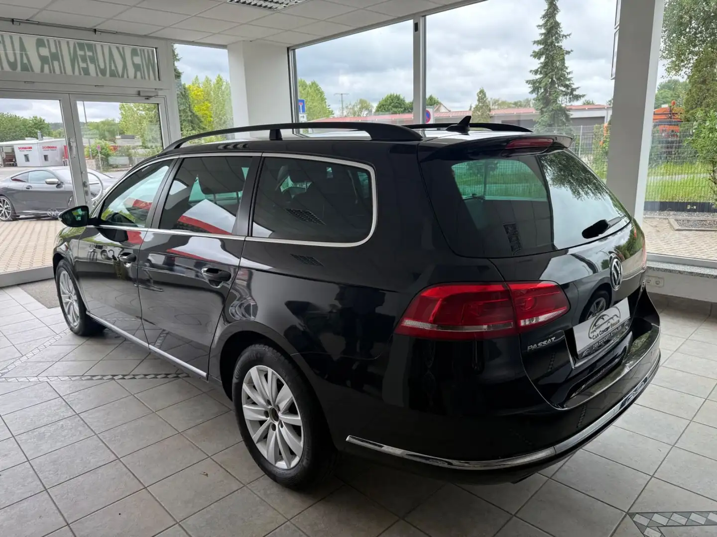 Volkswagen Passat Variant Comfortline BlueMotion AHK NAVI Negro - 2