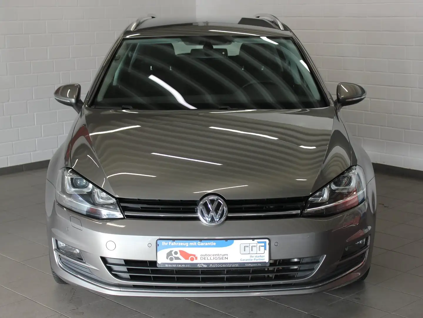 Volkswagen Golf Variant 1,4 Ltr. -16V TSI Highline BMT AHK Rfk PDC Shzg BT Grau - 2
