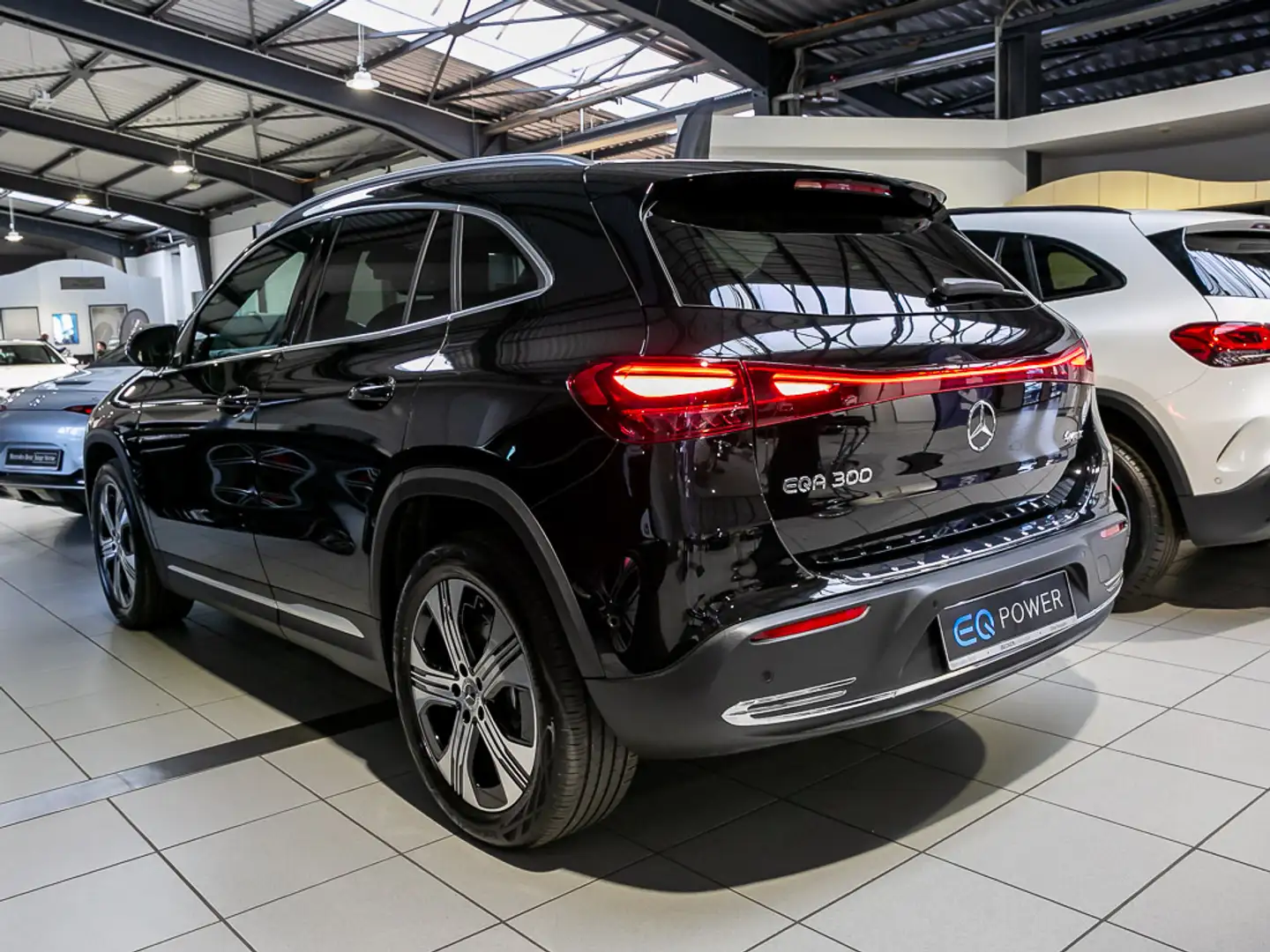 Mercedes-Benz EQA 300 4M PRORGRESSIVE 360°Kamera WINTERPAKET Noir - 2