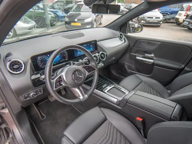 Mercedes-Benz B-Class view 13