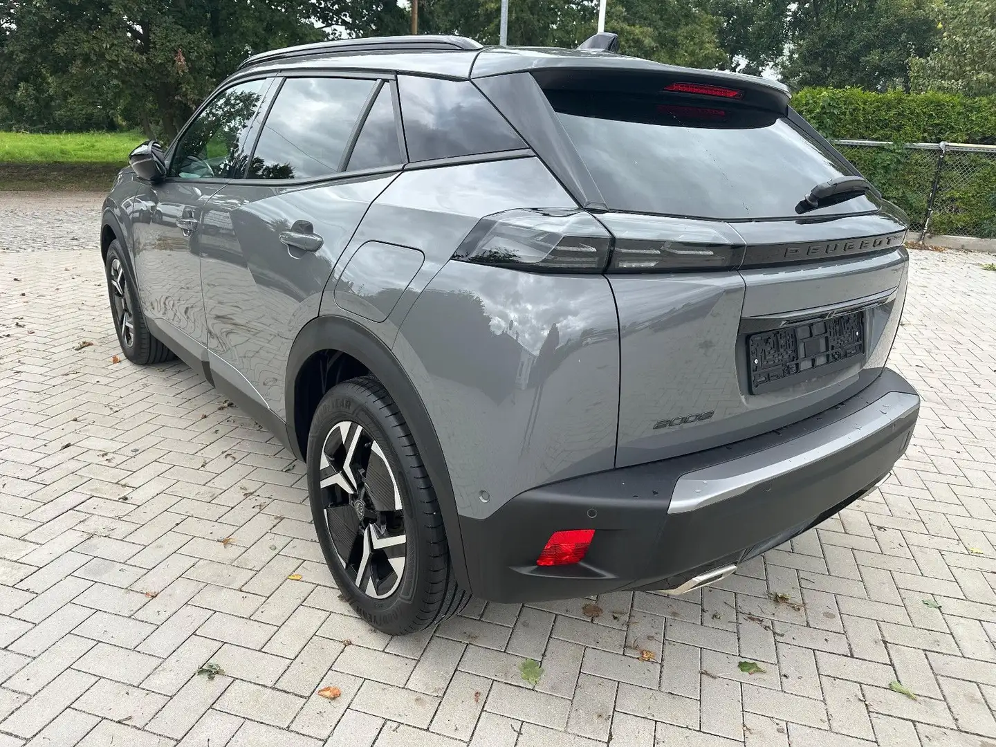 Peugeot 2008 Allure 130 SUV ACC*SHZ*360° Kamera Grau - 2