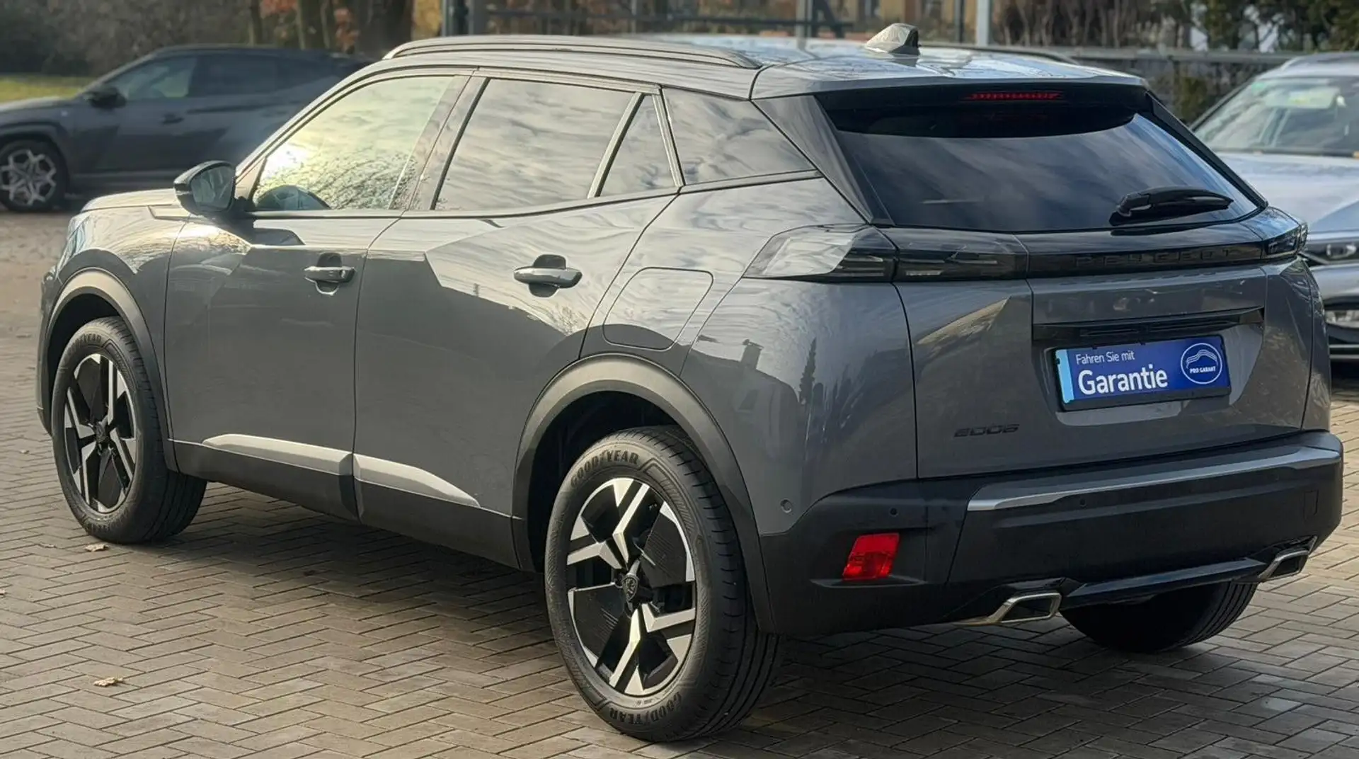 Peugeot 2008 Allure 130 SUV ACC*SHZ*360° Kamera Gris - 2