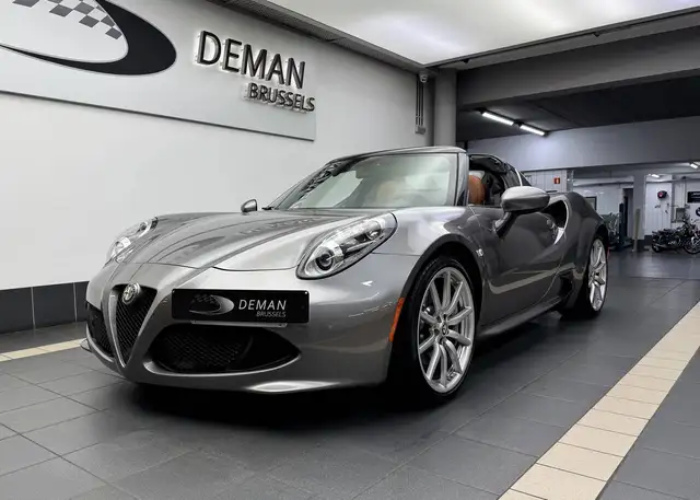 Alfa Romeo 4C Spider * prise d'air en carbone * Tableau de bord en cuir * Cuir naturel