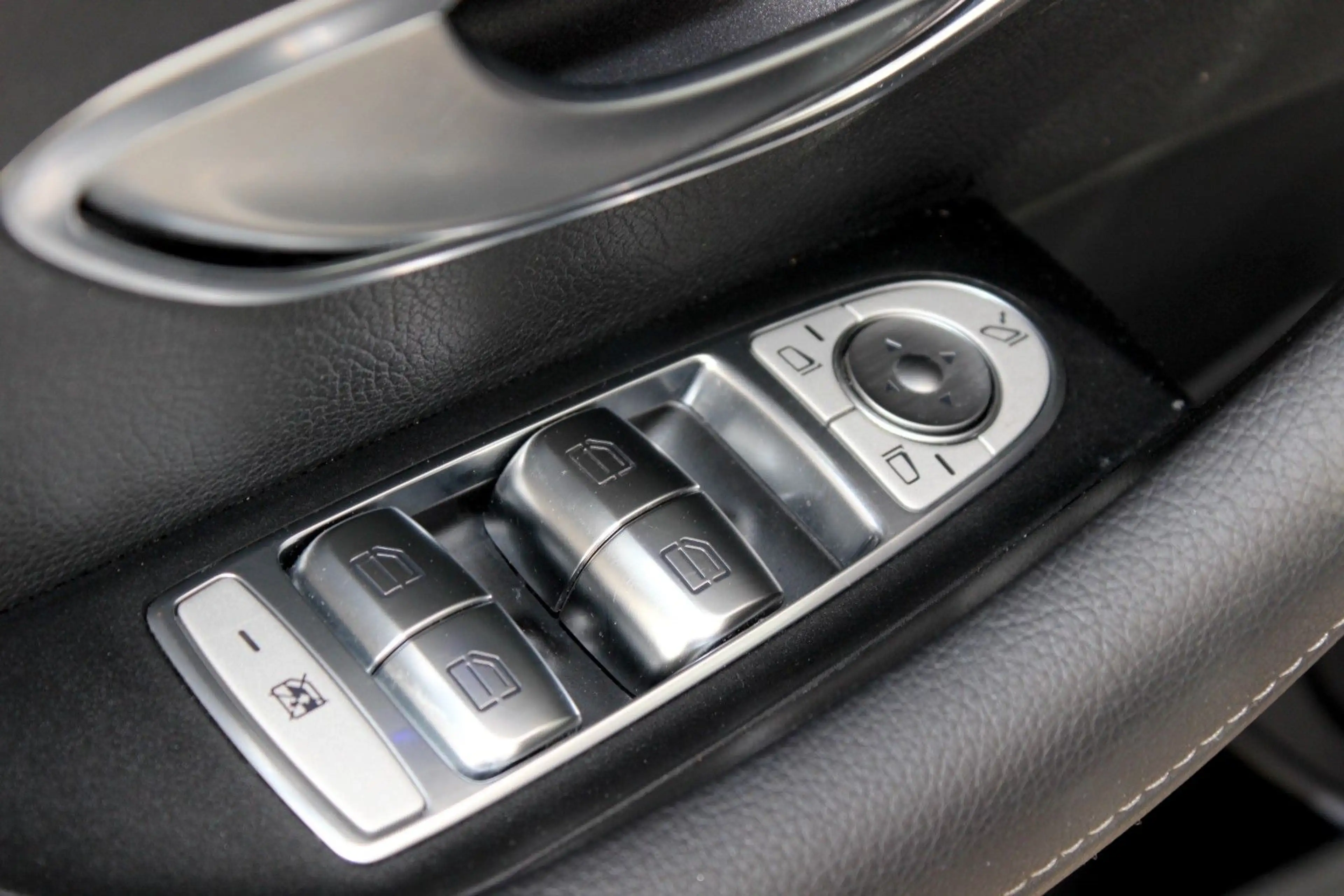 Mercedes-Benz E 220 E220d T-Modell 4Matic KAMERA*MULTIBEAM LED*SD — photo 14