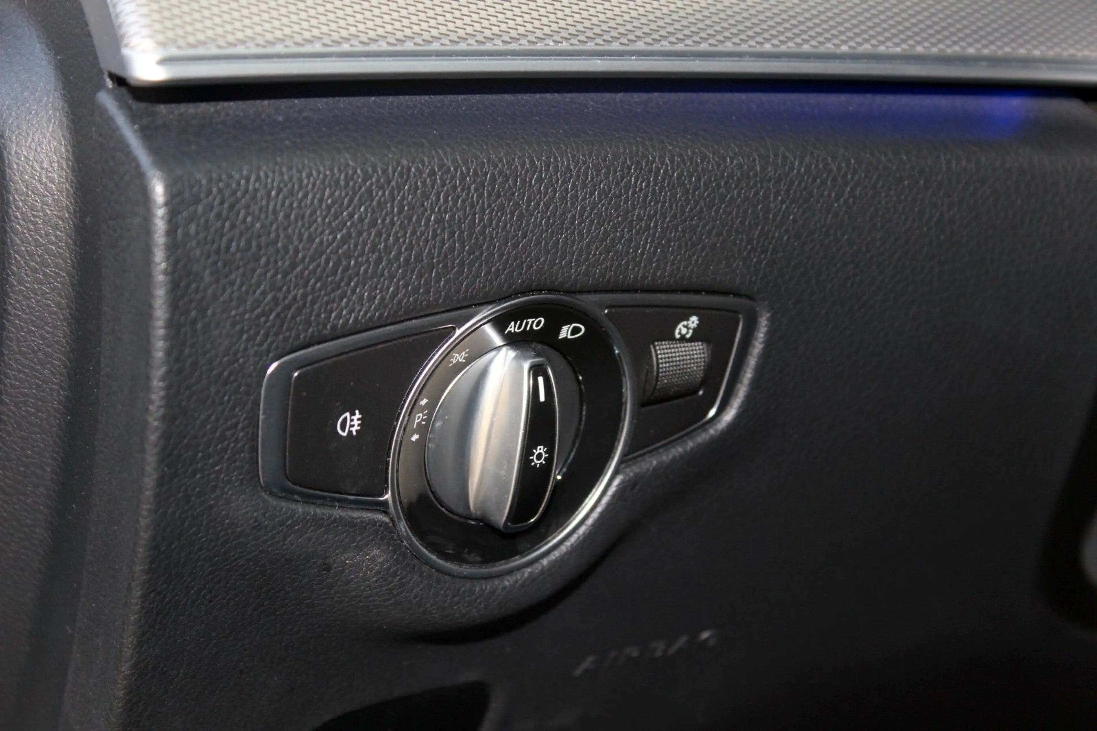 Mercedes-Benz E 220 E220d T-Modell 4Matic KAMERA*MULTIBEAM LED*SD — photo 12