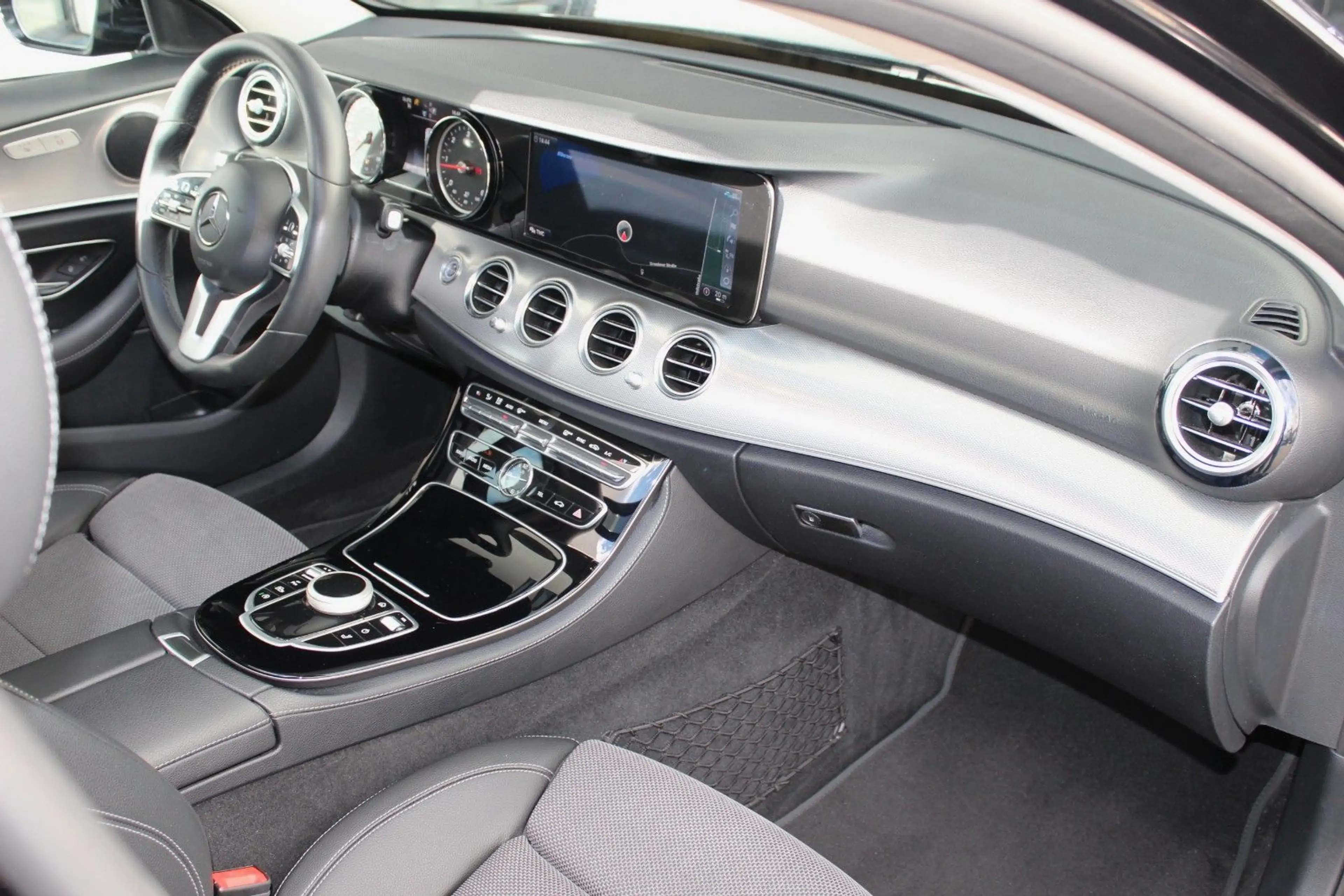 Mercedes-Benz E 220 E220d T-Modell 4Matic KAMERA*MULTIBEAM LED*SD — photo 15