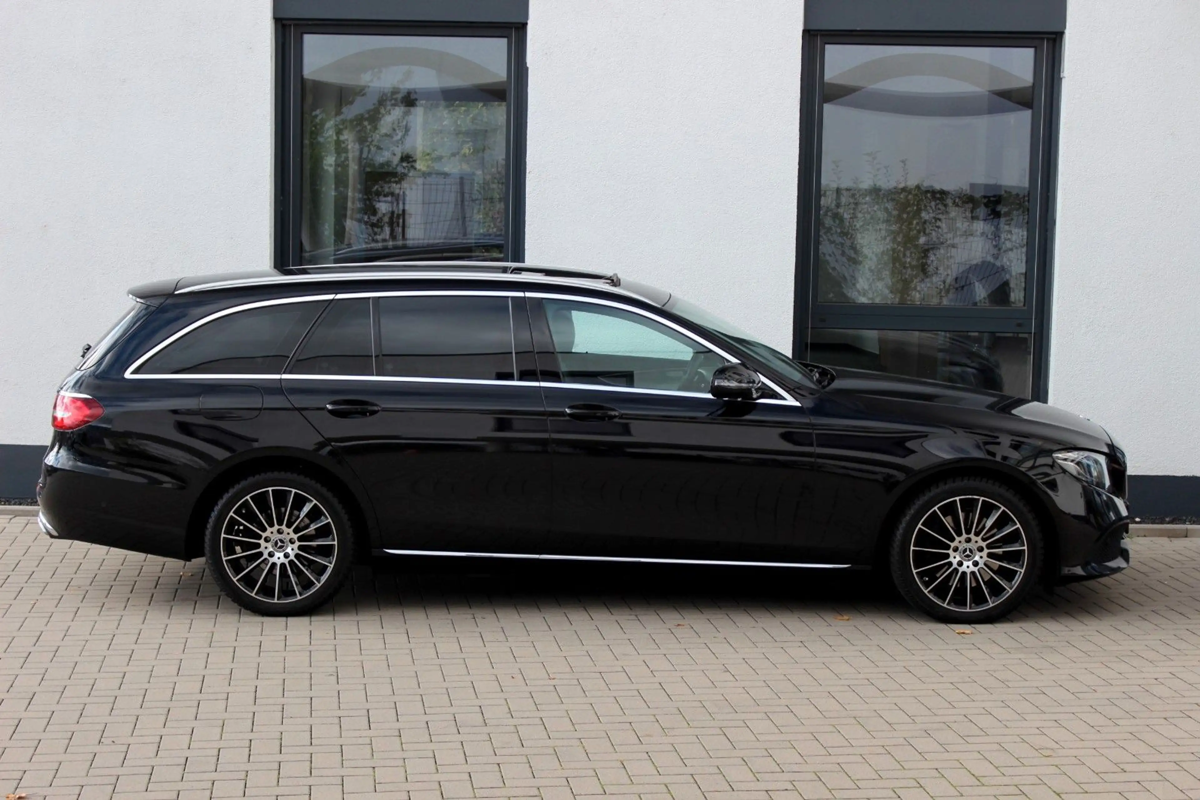 Mercedes-Benz E 220 E220d T-Modell 4Matic KAMERA*MULTIBEAM LED*SD — photo 4