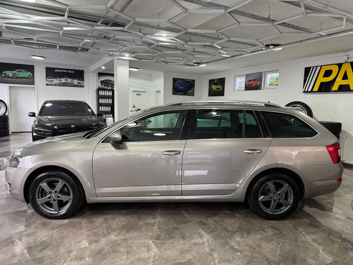 Skoda Octavia 1.6 TDI Combi Style / DSG Xenon Navi AHK Beige - 2