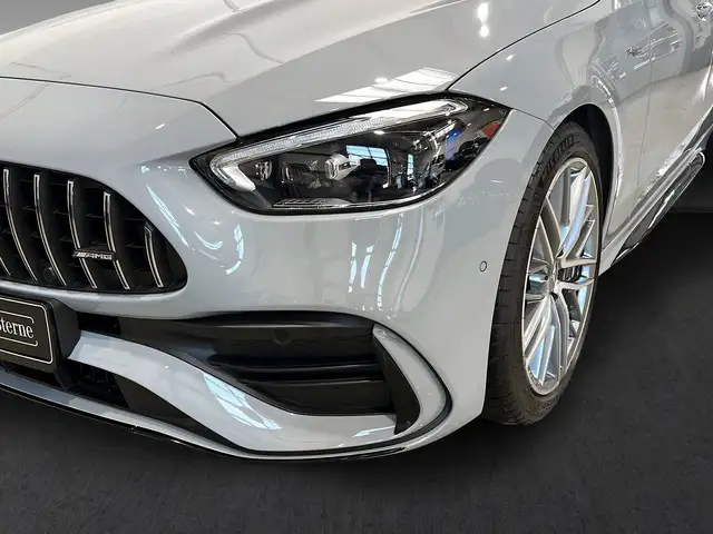 Mercedes-Benz C-Class view 4