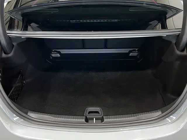 Mercedes-Benz C-Class view 9
