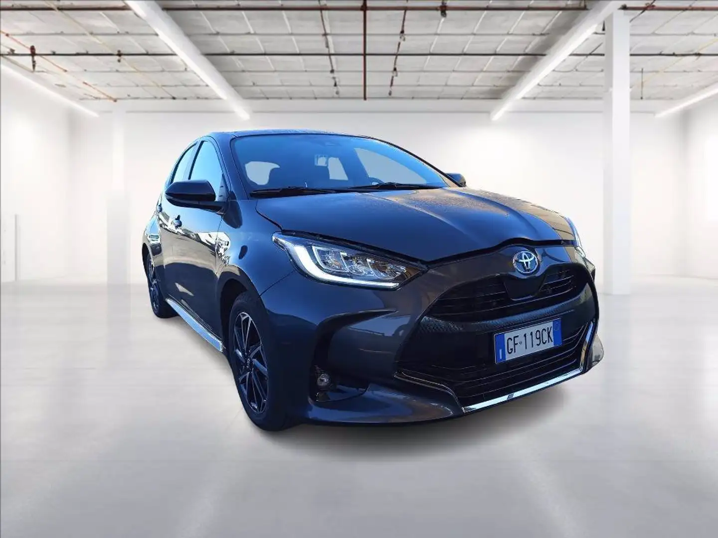 Toyota Yaris 1.5h Lounge Grijs - 1