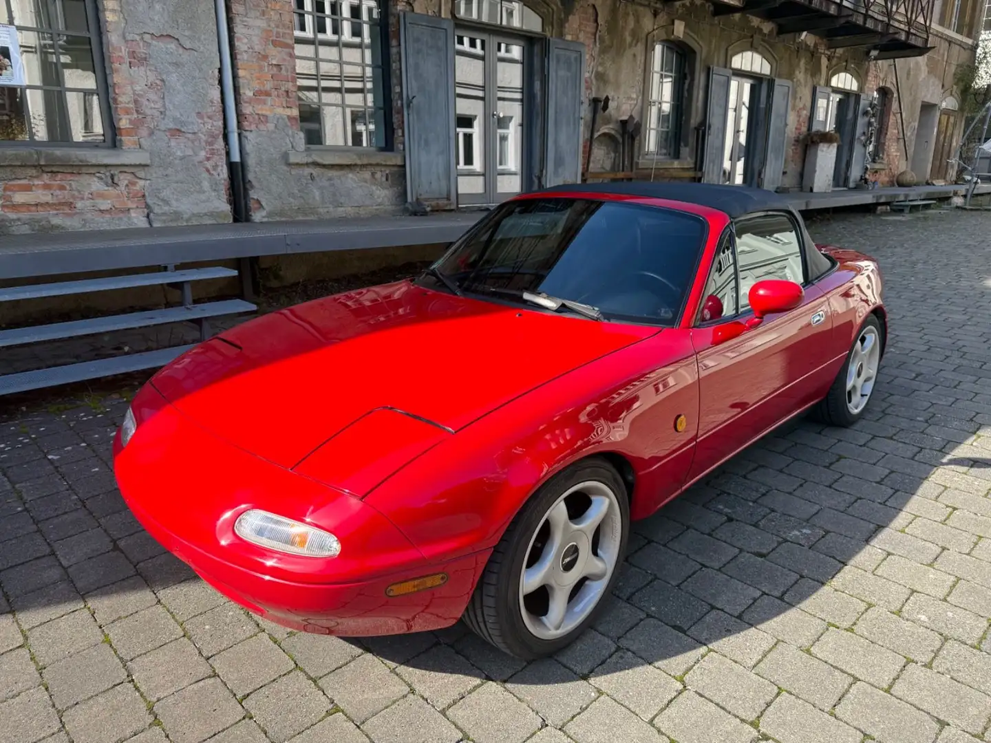 Mazda MX-5 Cabriolet sehr gepflegter Zustand 1. Serie Rot - 1