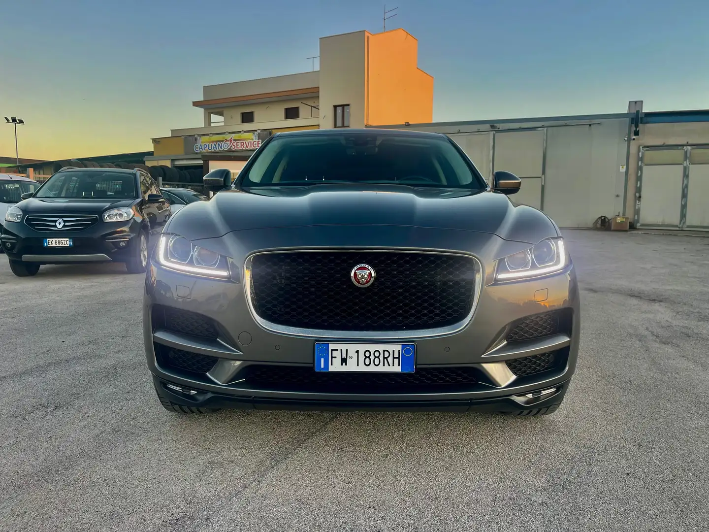 Jaguar F-Pace F-Pace 2.0d i4 Portfolio awd 180cv my19 Gris - 2
