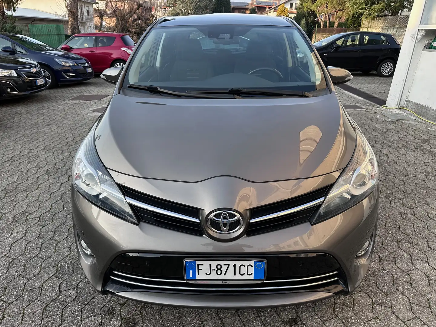 Toyota Verso 1.6 D-4D Business*7POSTI*EURO6 Grau - 2