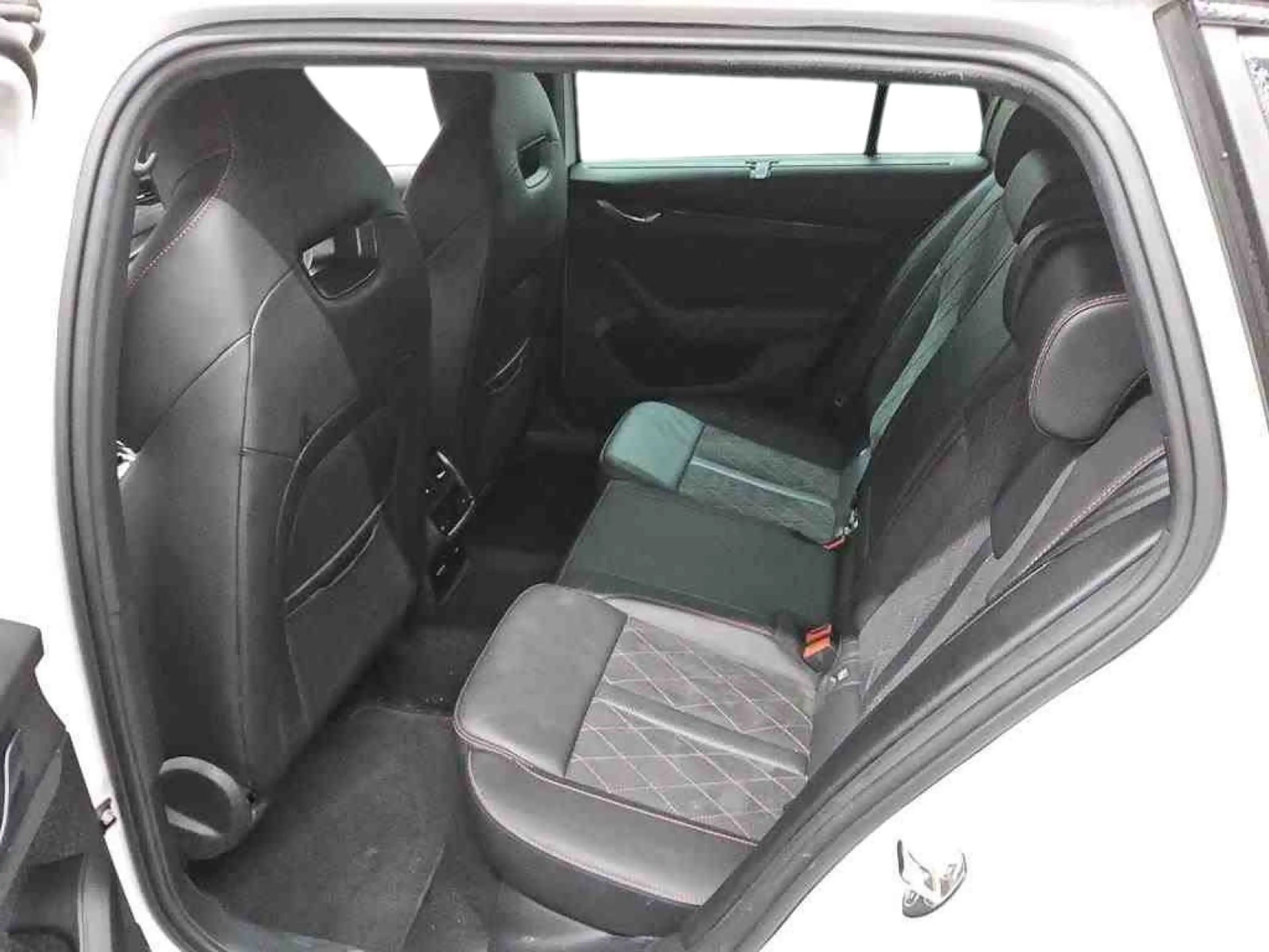 Skoda Octavia Combi RS 2.0TDI DSG Matrix Pano Navi ACC — photo 6