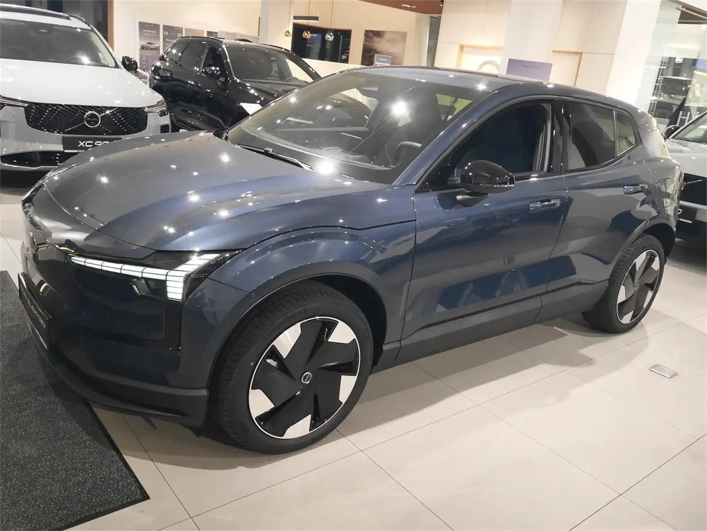 Volvo EX30 P8 AWD Plus Blau - 2