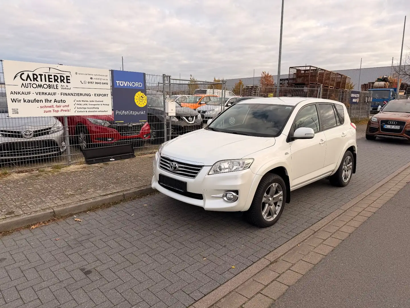 Toyota RAV 4 4 Executive*Leder*Standheizung*EURO5*AHK*ALU* Weiß - 1