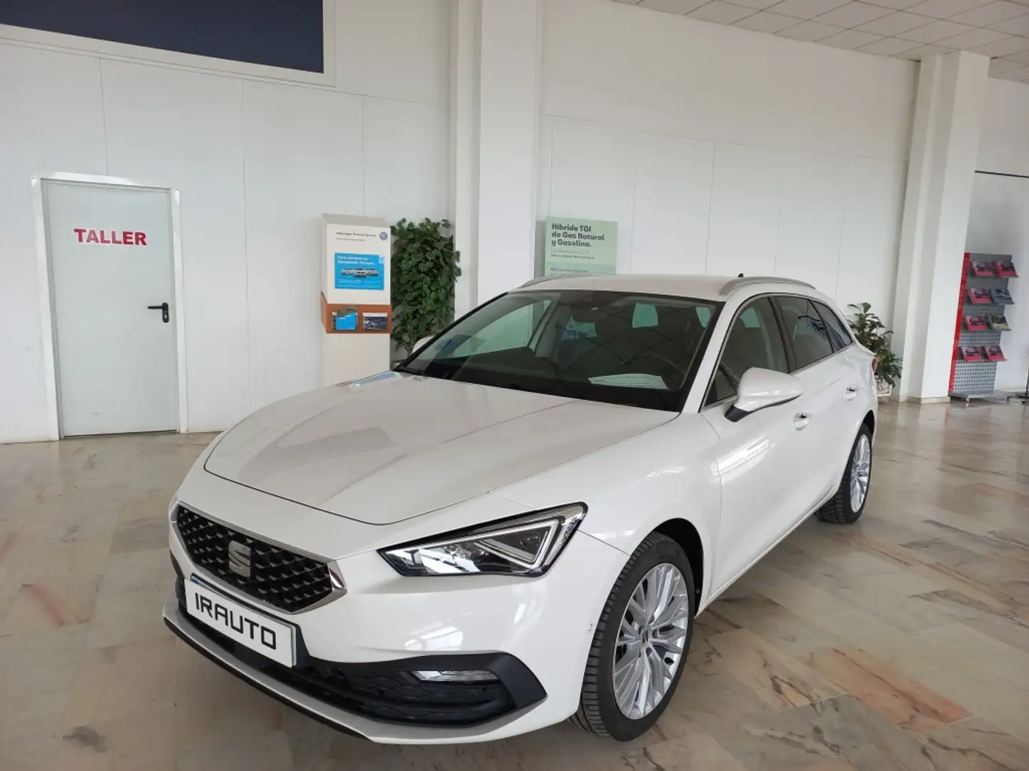 SEAT Leon ST 1.5 eTSI S&S Xcellence DSG-7 150 Blanco - 1