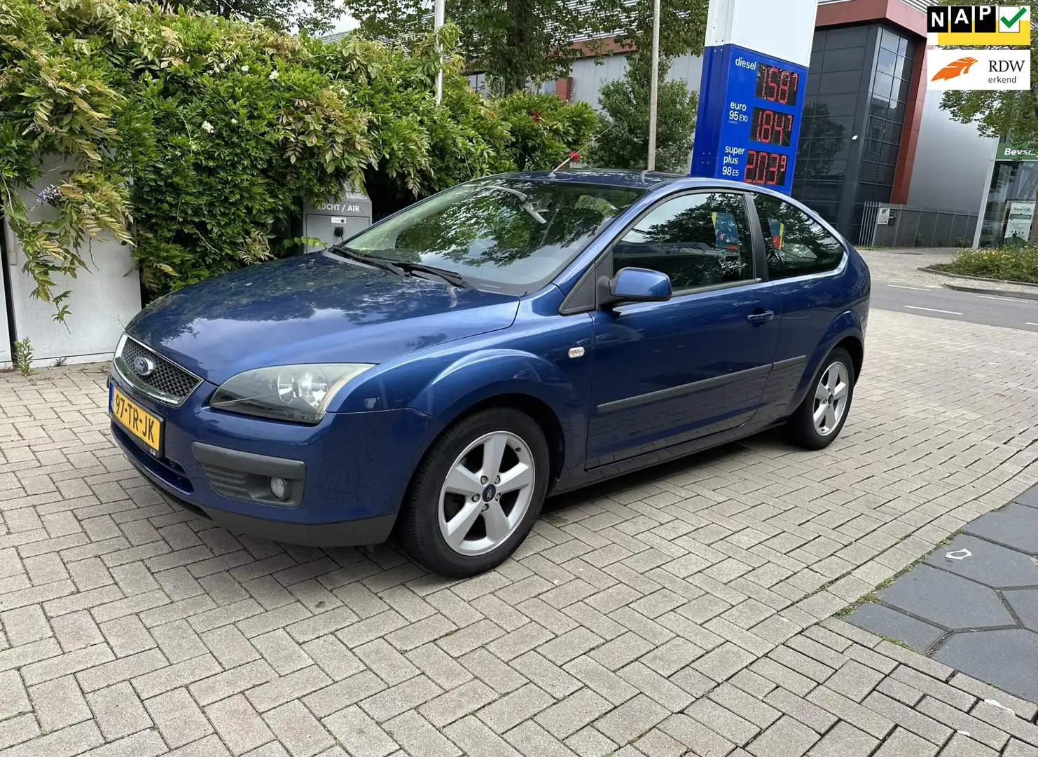 Ford Focus 1.6-16V Futura ijskoud Airco Blauw - 1
