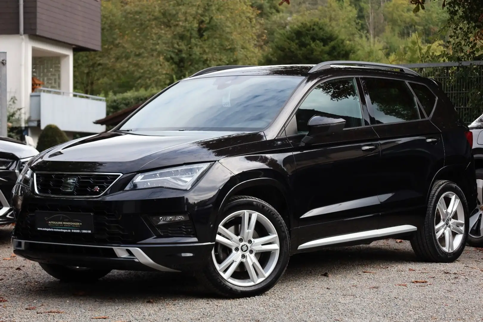 SEAT Ateca 2.0 TSI DSG/FR 4Drive/AHK/ACC/BEATS/CarPla Schwarz - 1