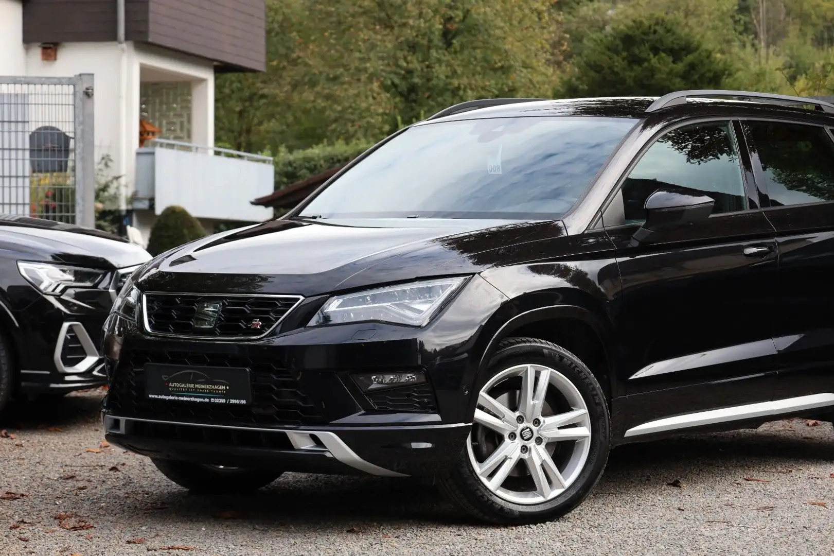 SEAT Ateca 2.0 TSI DSG/FR 4Drive/AHK/ACC/BEATS/CarPla Schwarz - 2
