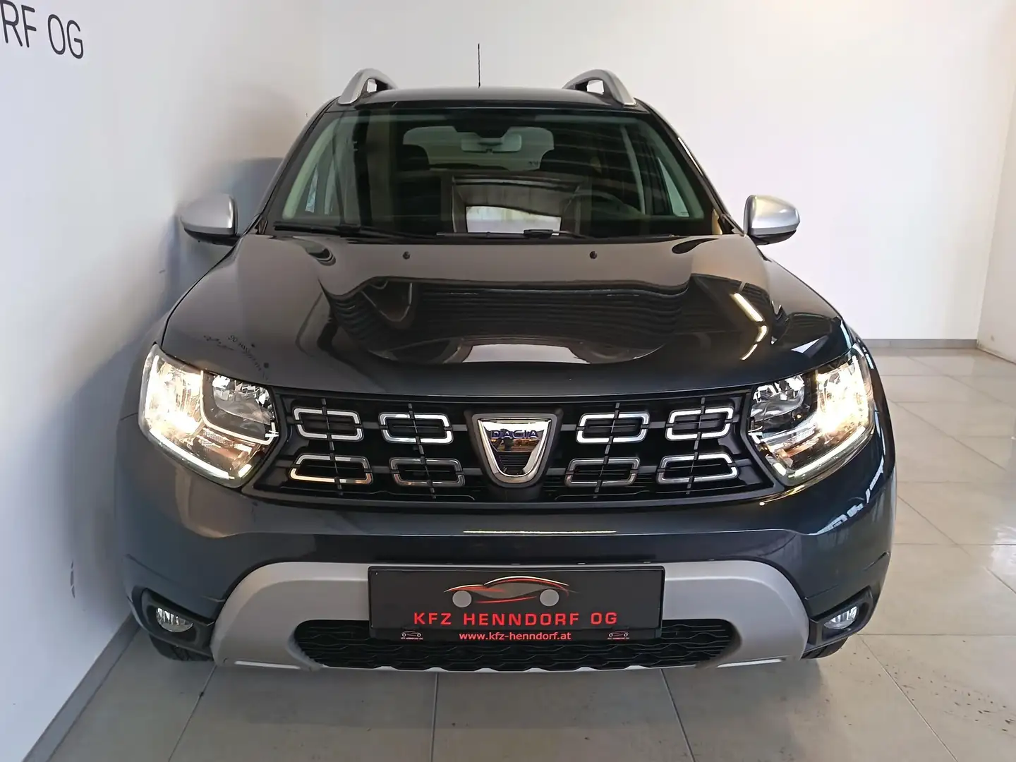 Dacia Duster Prestige ab € 230 / Monat Grau - 2