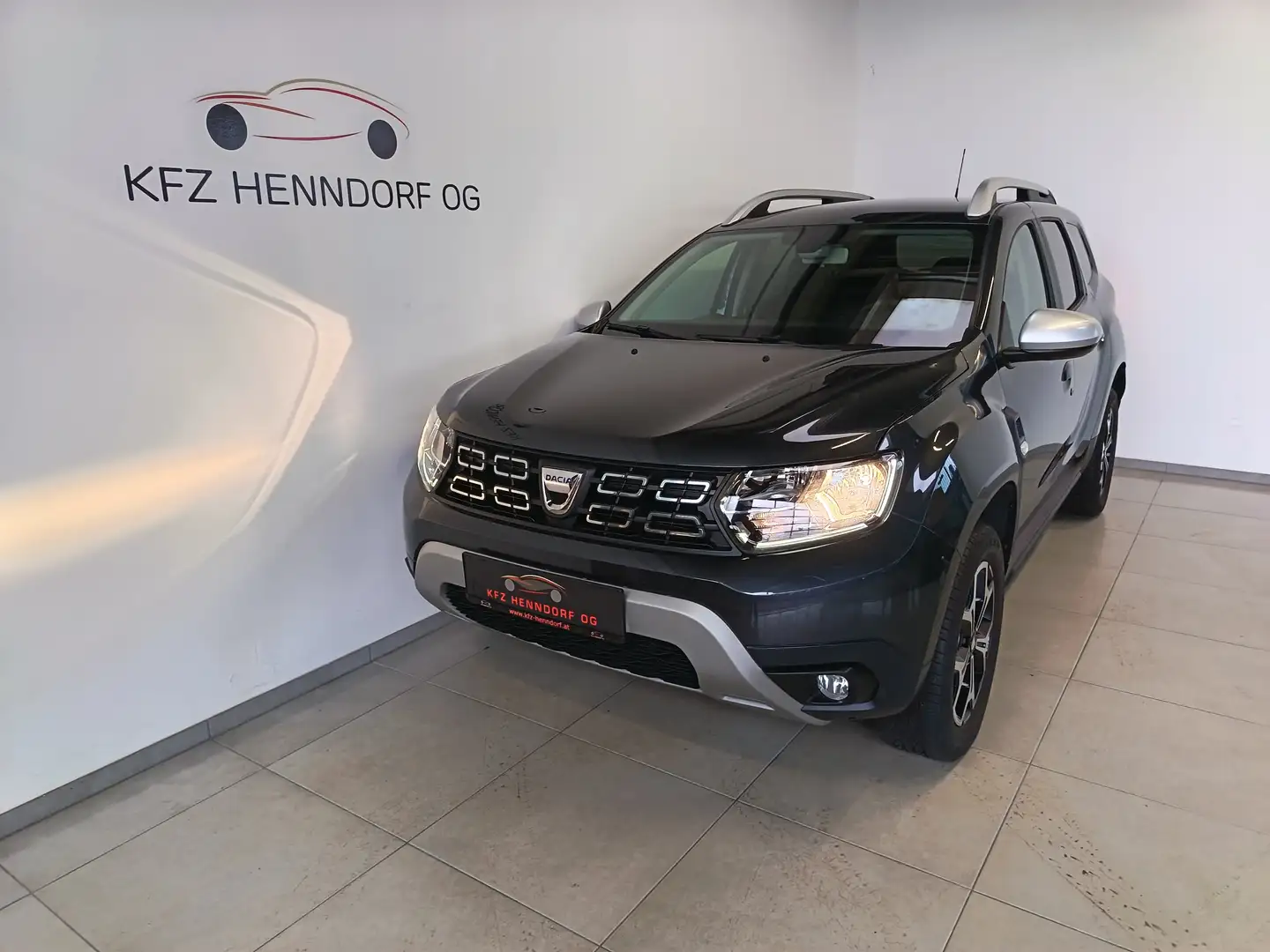 Dacia Duster Prestige ab € 230 / Monat Grau - 1
