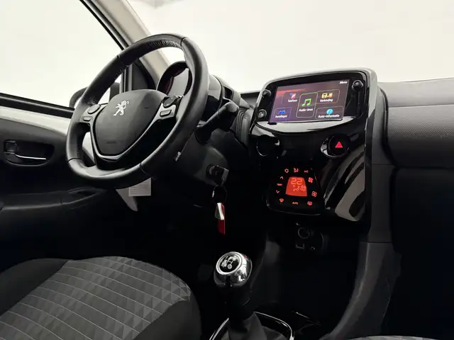 Peugeot 108 view 4