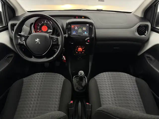Peugeot 108 view 2