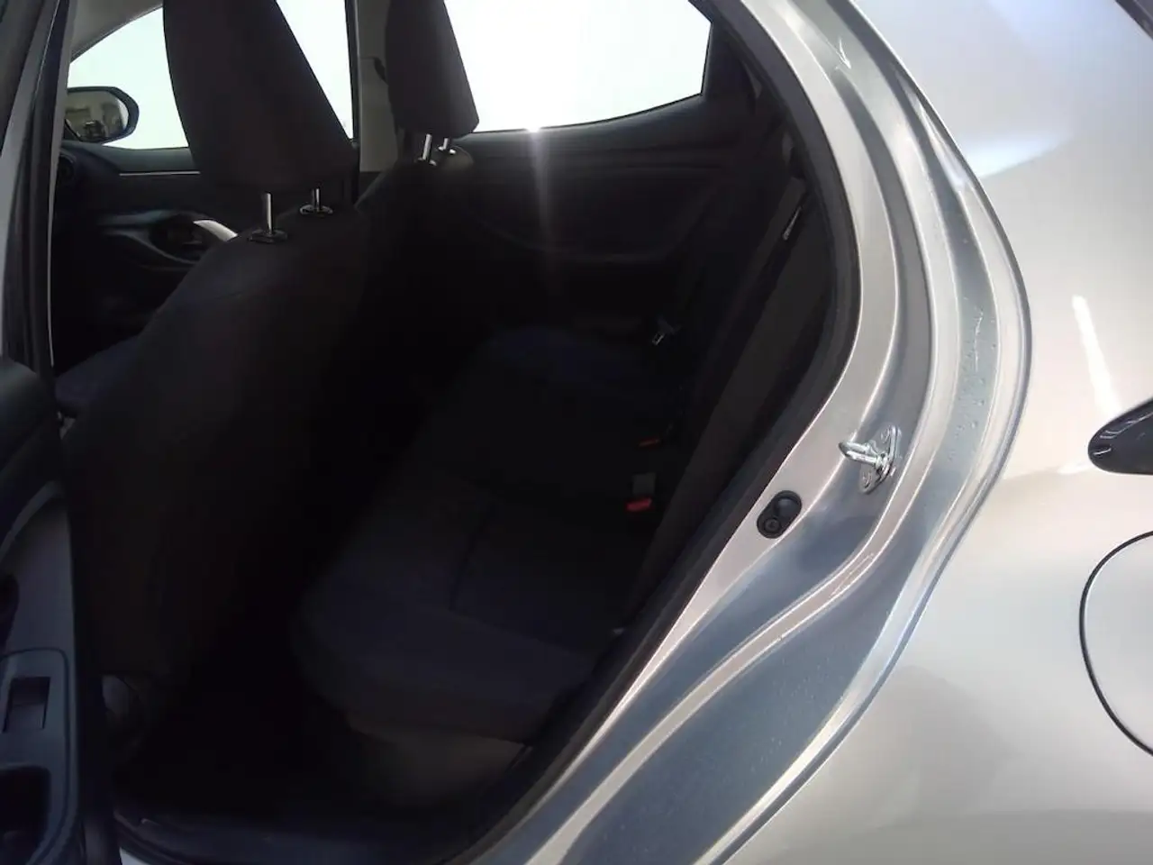 Toyota Yaris 1.5 HYBRID 115 ACTIVE I AUTOMAAT I APPLE CARPLAY I, миниатюра 5