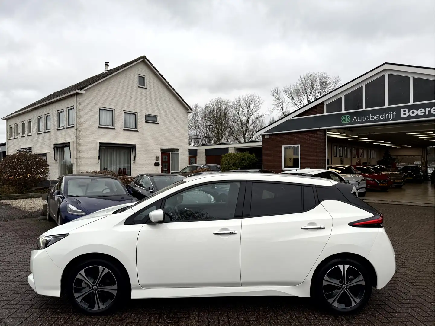 Nissan Leaf N-Connecta 40 kWh 360° Camera, 17''Lmv, Carplay Wit - 2