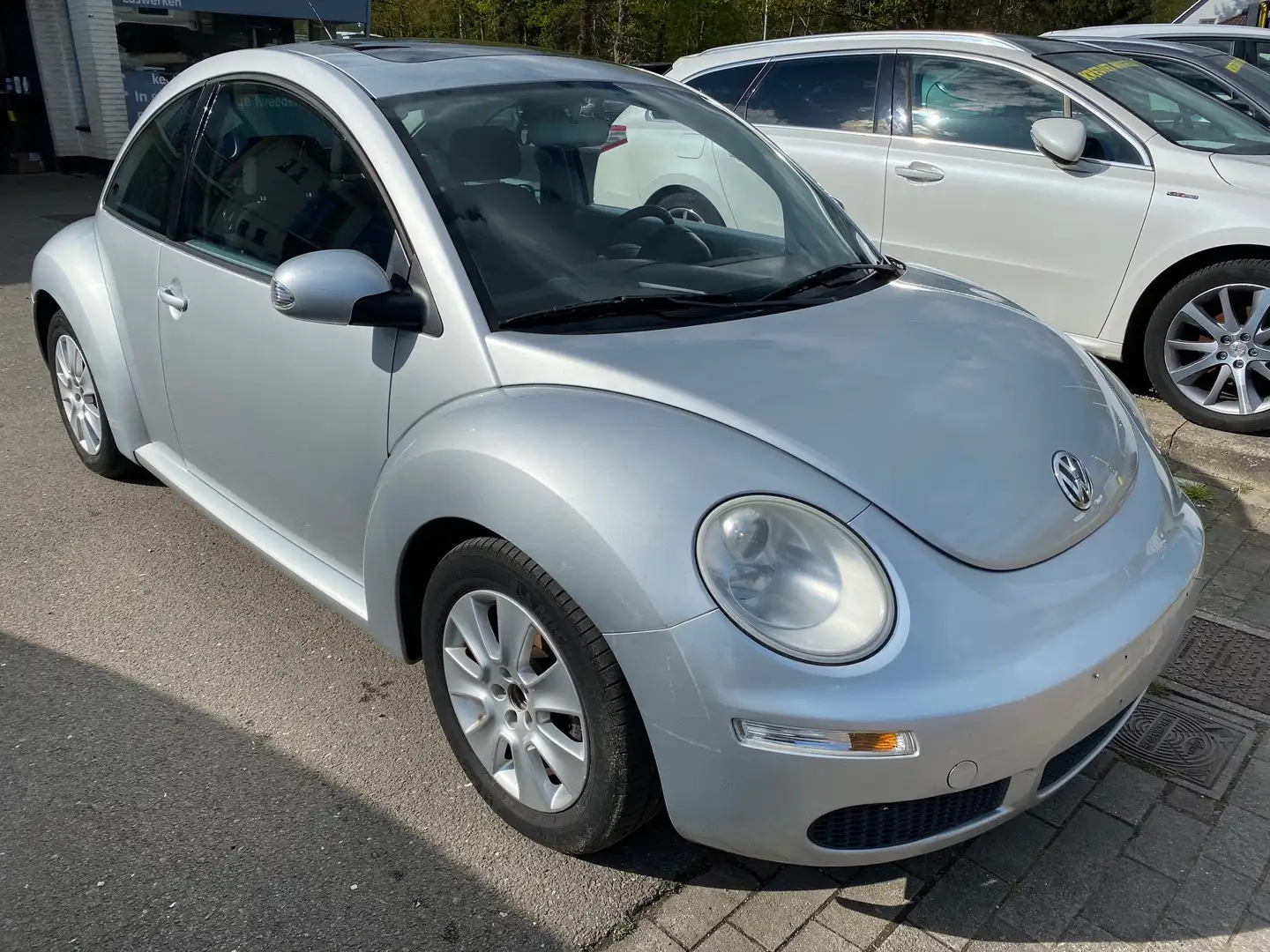 Volkswagen New Beetle 1.4i Srebrny - 1