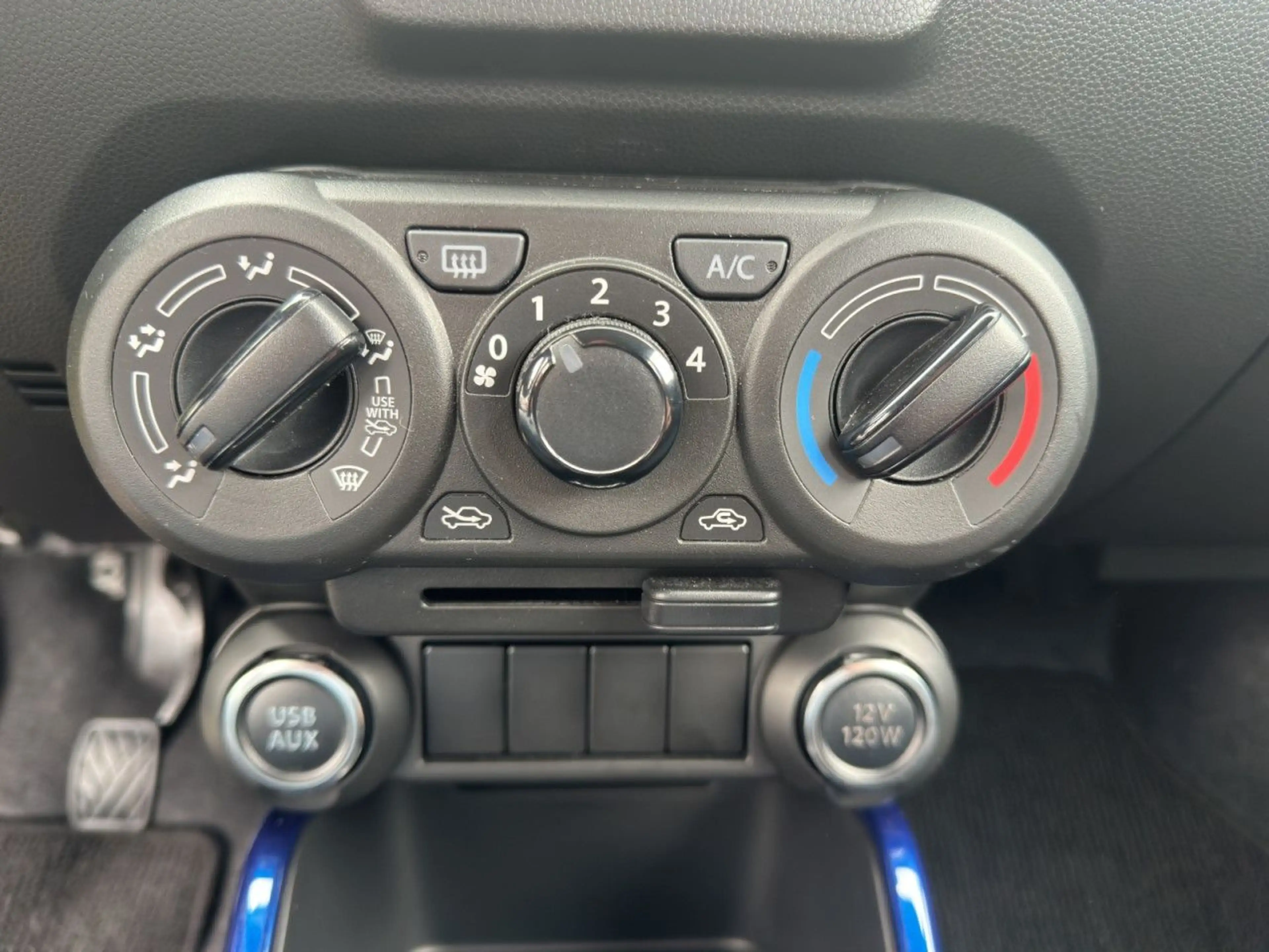 Suzuki Ignis 1.2 Dualjet Hybrid Club LED Klima — photo 15