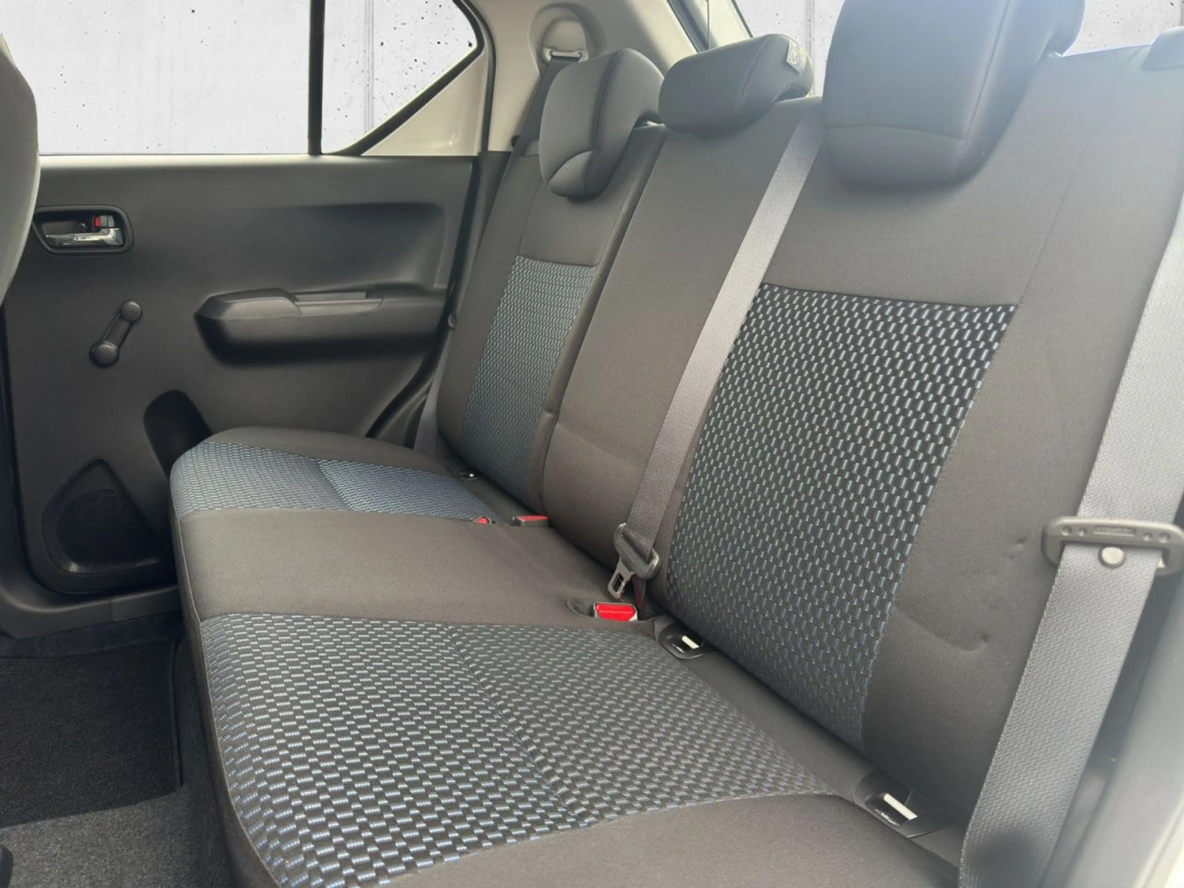 Suzuki Ignis 1.2 Dualjet Hybrid Club LED Klima — photo 13