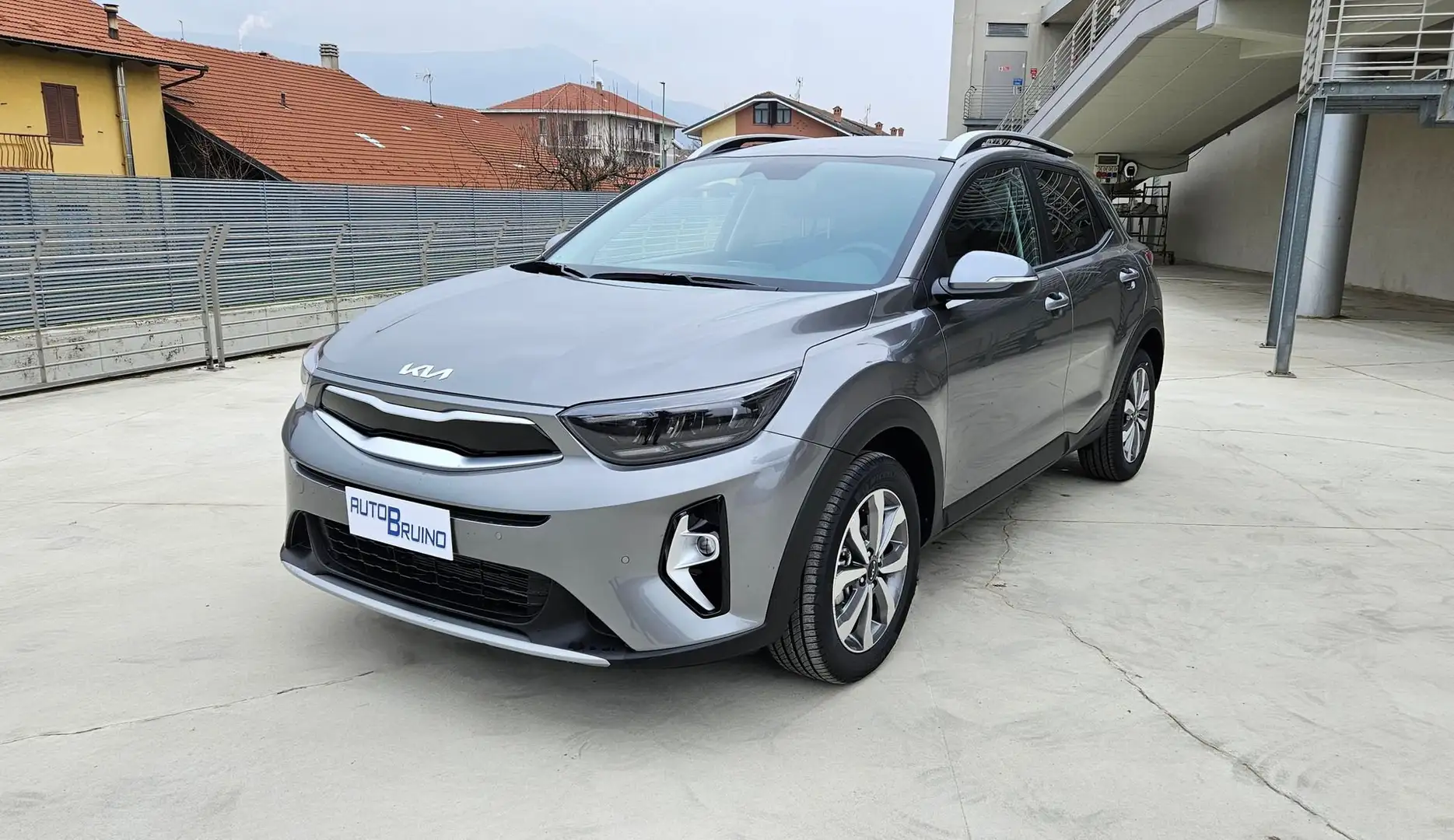 Kia Stonic 1.2 MPI Style con BONUS EASY GO' Grigio - 1