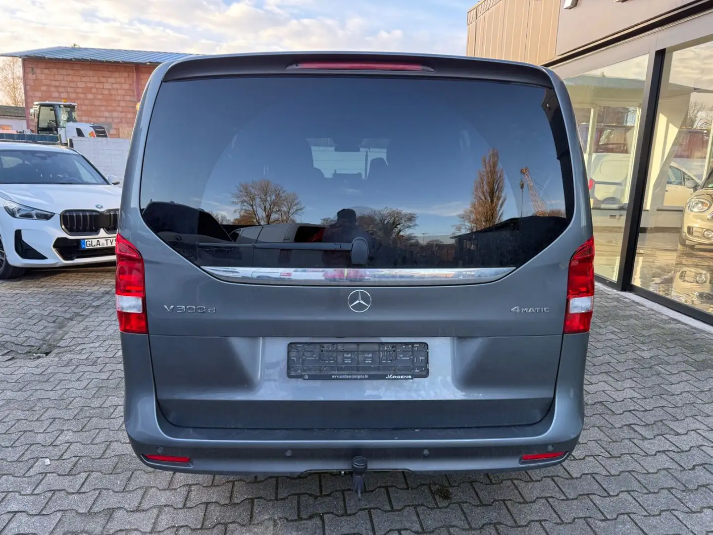 Mercedes-Benz V 300 d 4M Night EDITION Lang Tisch Spur Kam Ahk Grau - 2