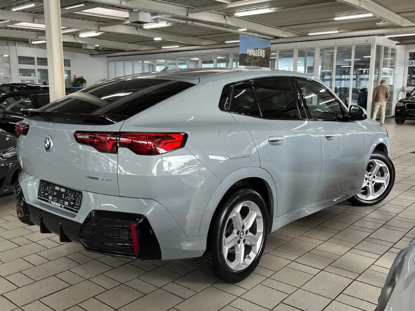 BMW X2 xDrive20d M Sport AHK Pano Aktivsitz Memory H/K ad Grau - 2