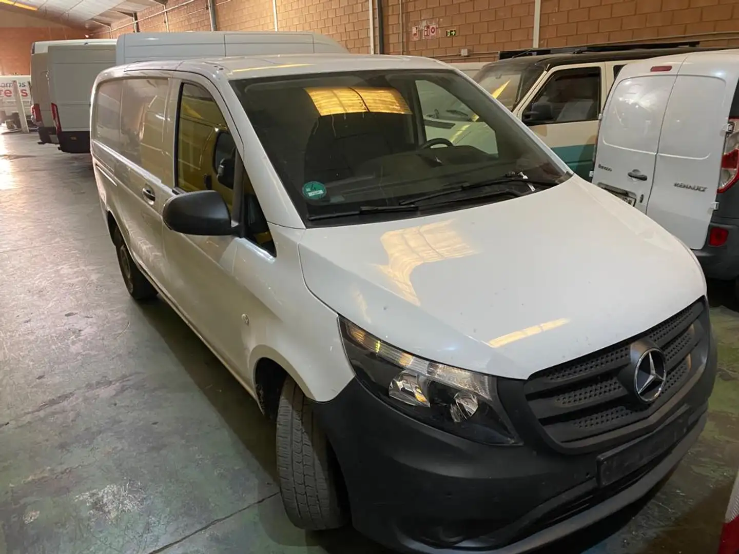 Mercedes-Benz Vito Furgón 110CDI Base Larga Blanco - 1