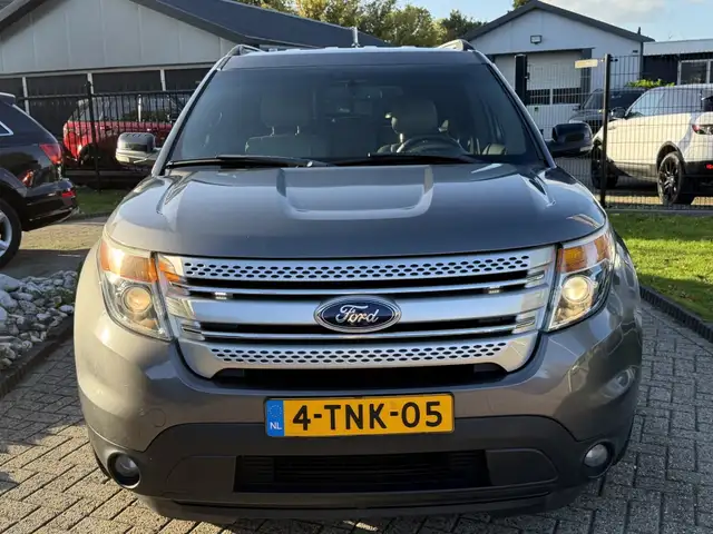 Ford Explorer view 2