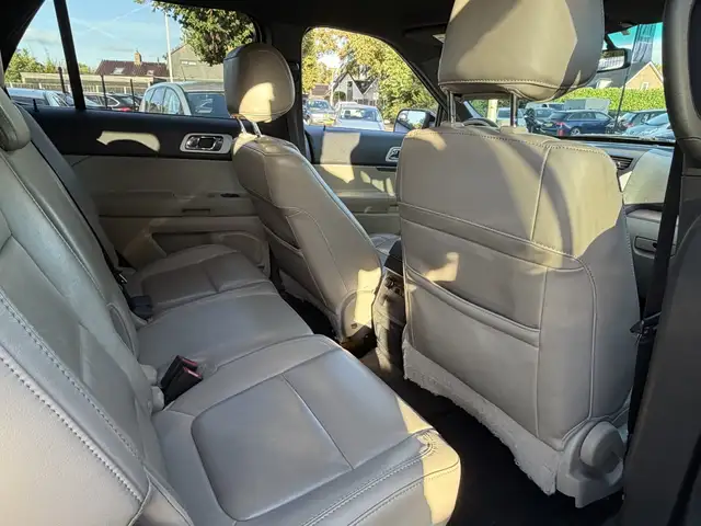 Ford Explorer view 6