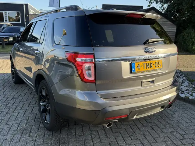 Ford Explorer view 15